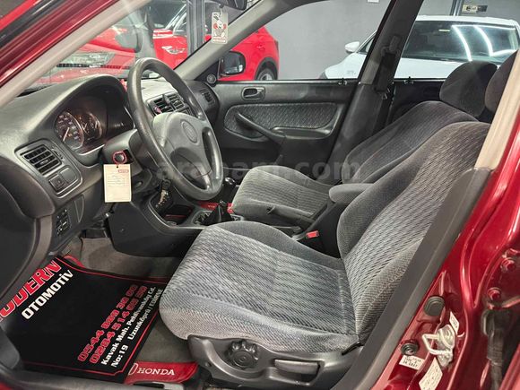 Düşük KM Lİ CİVİC 1.6 İES 149 KM  BİNDE