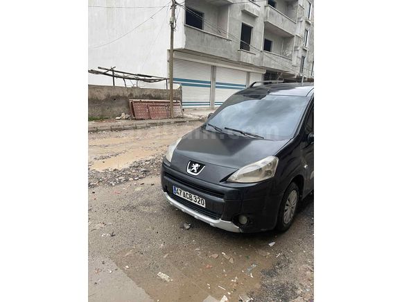 Sahibinden Peugeot Partner 1.6 HDI Premium Pack 2011 Model  395.000 km Siyah