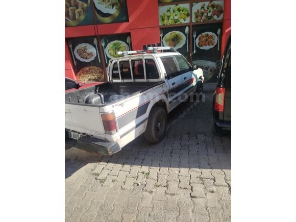 Sahibinden Mazda B2500 2.5 D 2000 Model