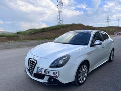 Değişensiz Giulietta - Spor 1 Paket - İçi Kırmızı Deri - Cam Tavan