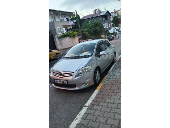 Sahibinden  otomatik Toyota Auris 1.4 D-4D Comfort Extra 2012 Model