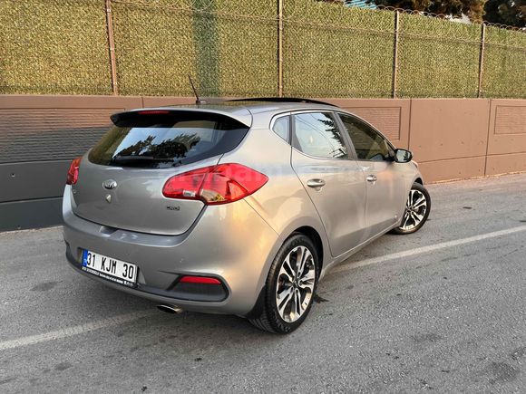 Galeriden Kia Ceed 1.6 CRDi Premium 2013 Model İzmir