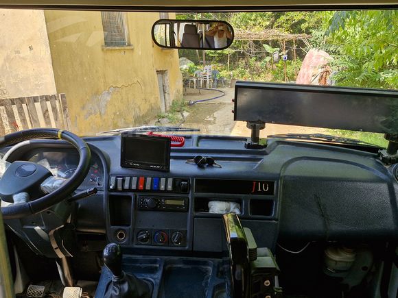 Karsan J10 2.3  17+3+1 engelli erişimli otobüs ruhsatlıdır.