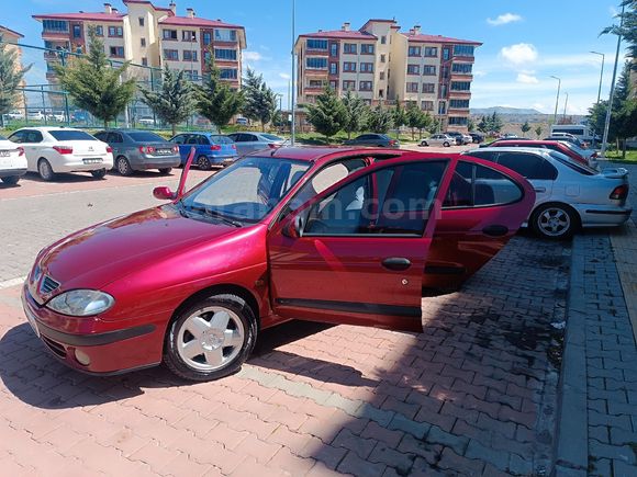 Sahibinden Renault Megane 1.6 RXT 2000 Model
