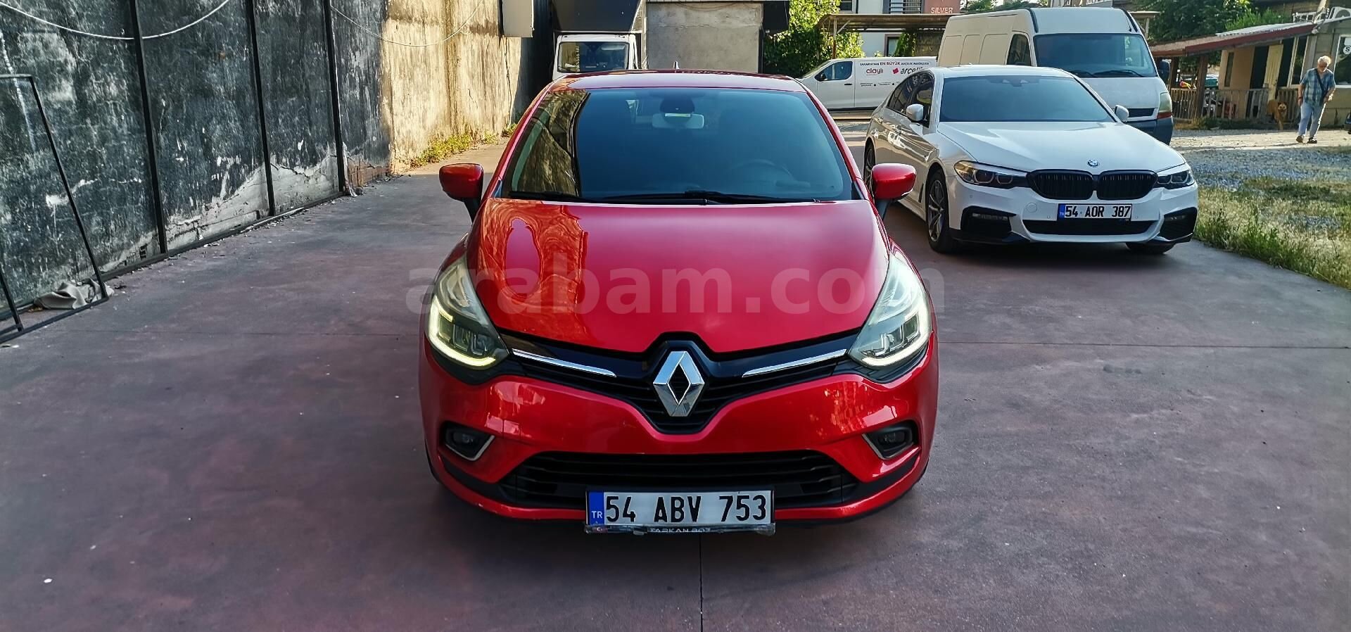 Galeriden Renault Clio 1.5 dCi Icon 2016 Model Sakarya 104.000 km Kırmızı 3