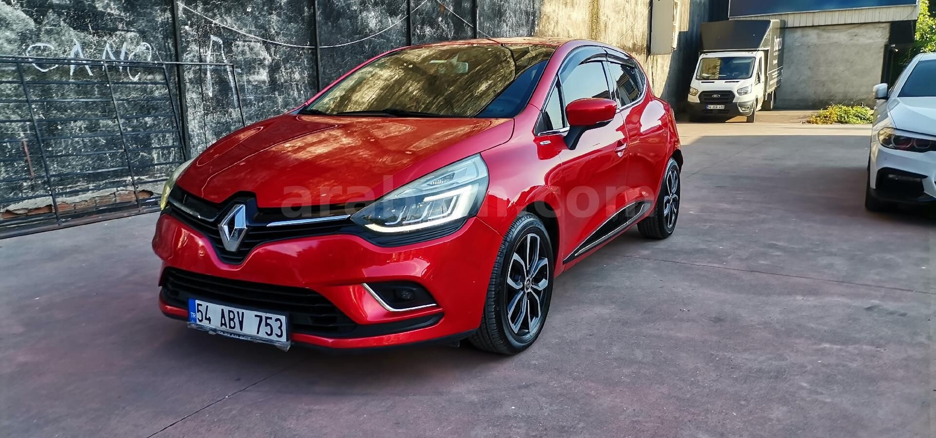 Galeriden Renault Clio 1.5 dCi Icon 2016 Model Sakarya 104.000 km Kırmızı 1