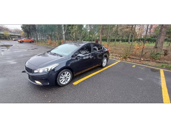 Sahibinden Kia Cerato 1.6 CRDi Concept Plus 2017 Model  145.000 km Lacivert