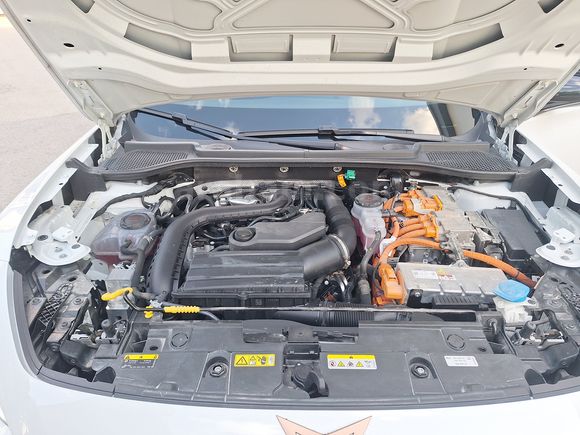 2025 CUPRA FORMENTOR 1.5 ehybırd PHEV SUPREME 21000 KMAZ HASARLI