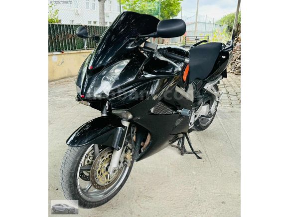 İSLAMOĞLU OTOMOTİV'DEN TEMİZ BAKIMLI 2006 MODEL HONDA VFR 800 VT
