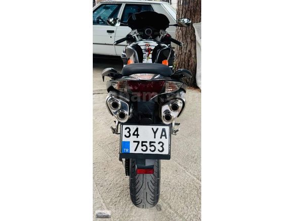 İSLAMOĞLU OTOMOTİV'DEN TEMİZ BAKIMLI 2006 MODEL HONDA VFR 800 VT