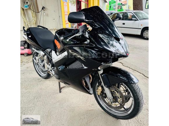 İSLAMOĞLU OTOMOTİV'DEN TEMİZ BAKIMLI 2006 MODEL HONDA VFR 800 VT