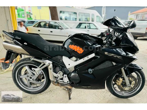 İSLAMOĞLU OTOMOTİV'DEN TEMİZ BAKIMLI 2006 MODEL HONDA VFR 800 VT