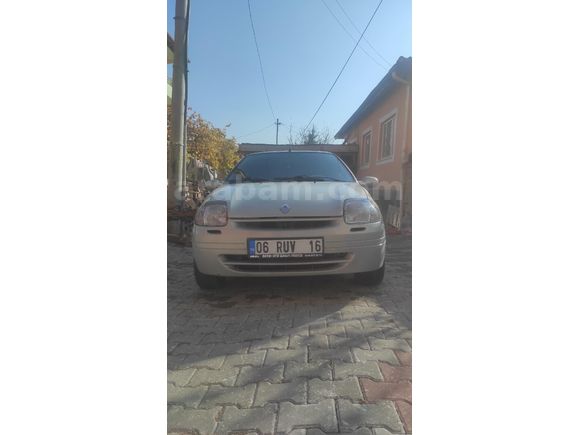 Sahibinden Renault Clio 1.4 16 valf 98 hp 2001 Model