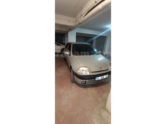Hastasına orjinal  Clio 1.4 16v RXT 2001 Model