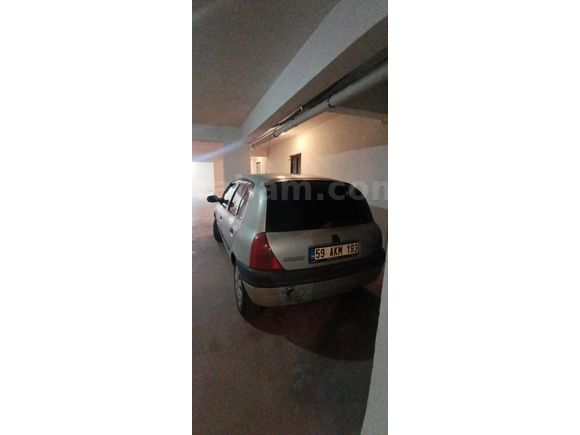 Hastasına orjinal  Clio 1.4 16v RXT 2001 Model