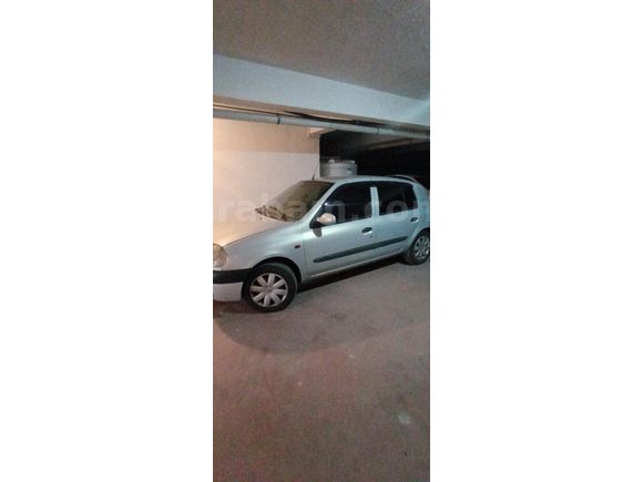Hastasına orjinal  Clio 1.4 16v RXT 2001 Model