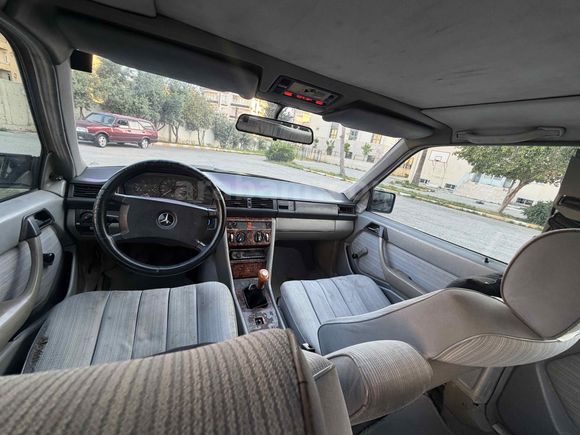 MUMİCARS TAN Mercedes - Benz 200 E 1989 Model Mersin