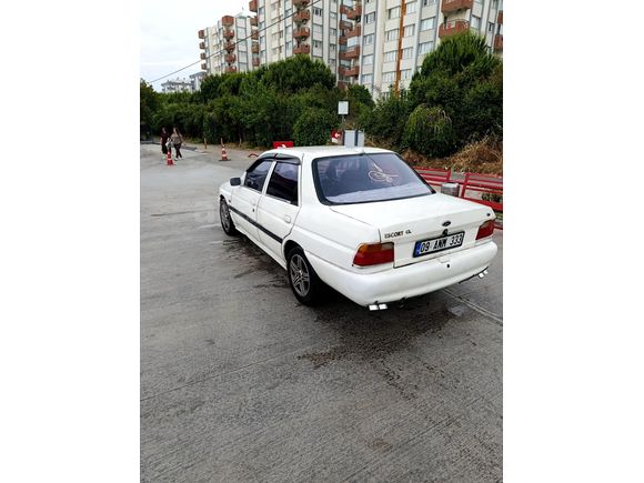 escort 16 valf  1.6 1998