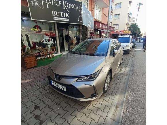 Sahibinden Toyota Corolla 1.8 Hybrid Flame 2020 Model Mersin 175.000 km Şampanya