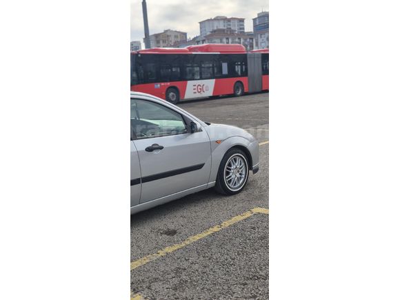 Sahibinden Ford Focus 1.6 Ghia 2001 Model