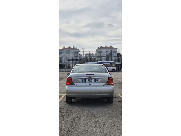 Sahibinden Ford Focus 1.6 Ghia 2001 Model