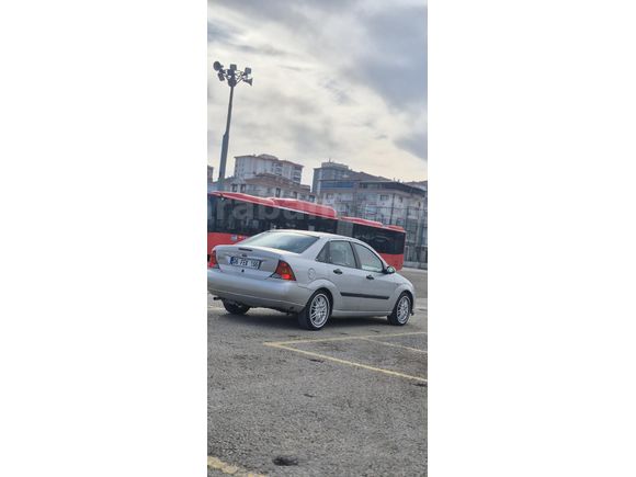 Sahibinden Ford Focus 1.6 Ghia 2001 Model