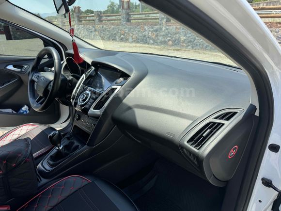 Galeriden Ford Focus 1.6 TDCi Trend X 2015 Model Muğla