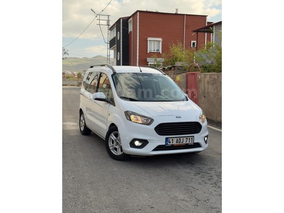 Galeriden Ford Tourneo Courier 1.5 TDCi Delux 2019 Model Ağrı