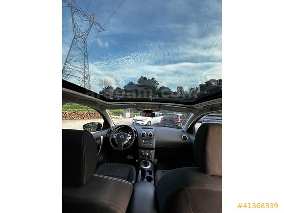 Nisaan Qashqai Tekna Skypack