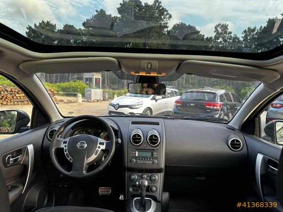 Nisaan Qashqai Tekna Skypack