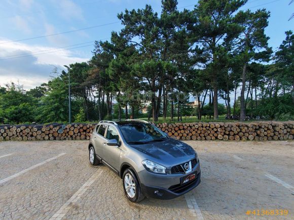Nisaan Qashqai Tekna Skypack