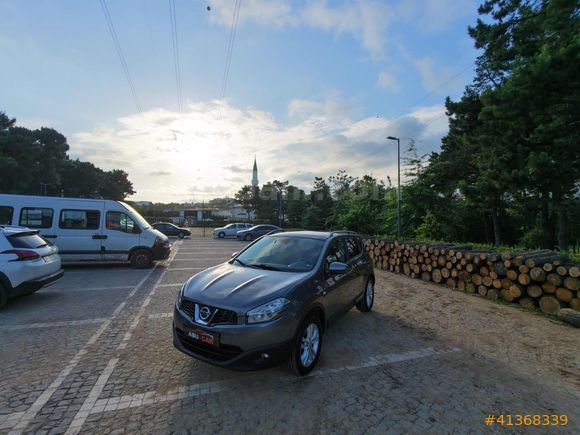 Nisaan Qashqai Tekna Skypack