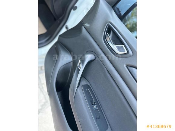 RENAULT MEGANE 4 - OTOMATİK - HATCHBACK - ANAHTARSIZ GİRİŞ ÇIKIŞ