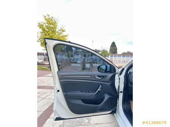 RENAULT MEGANE 4 - OTOMATİK - HATCHBACK - ANAHTARSIZ GİRİŞ ÇIKIŞ