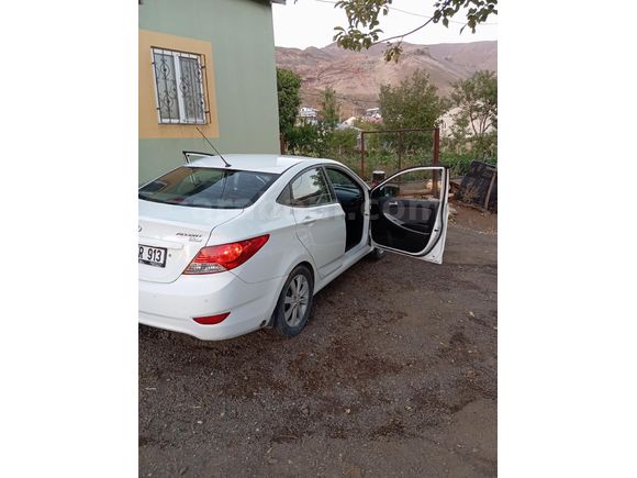Sahibinden Hyundai Accent Blue 1.4 CVVT Mode Plus 2012 Model