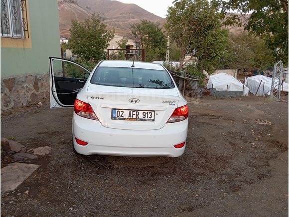 Sahibinden Hyundai Accent Blue 1.4 CVVT Mode Plus 2012 Model