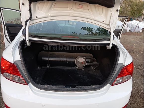 Sahibinden Hyundai Accent Blue 1.4 CVVT Mode Plus 2012 Model
