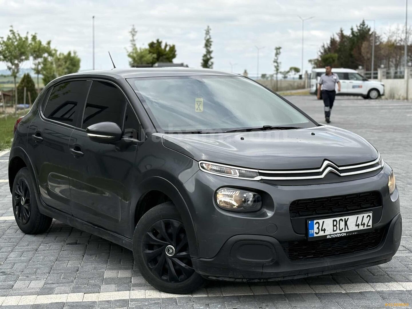 Galeriden Citroen C3 1.6 BlueHDI Feel 2017 Model İstanbul 240.000 km Gri 1