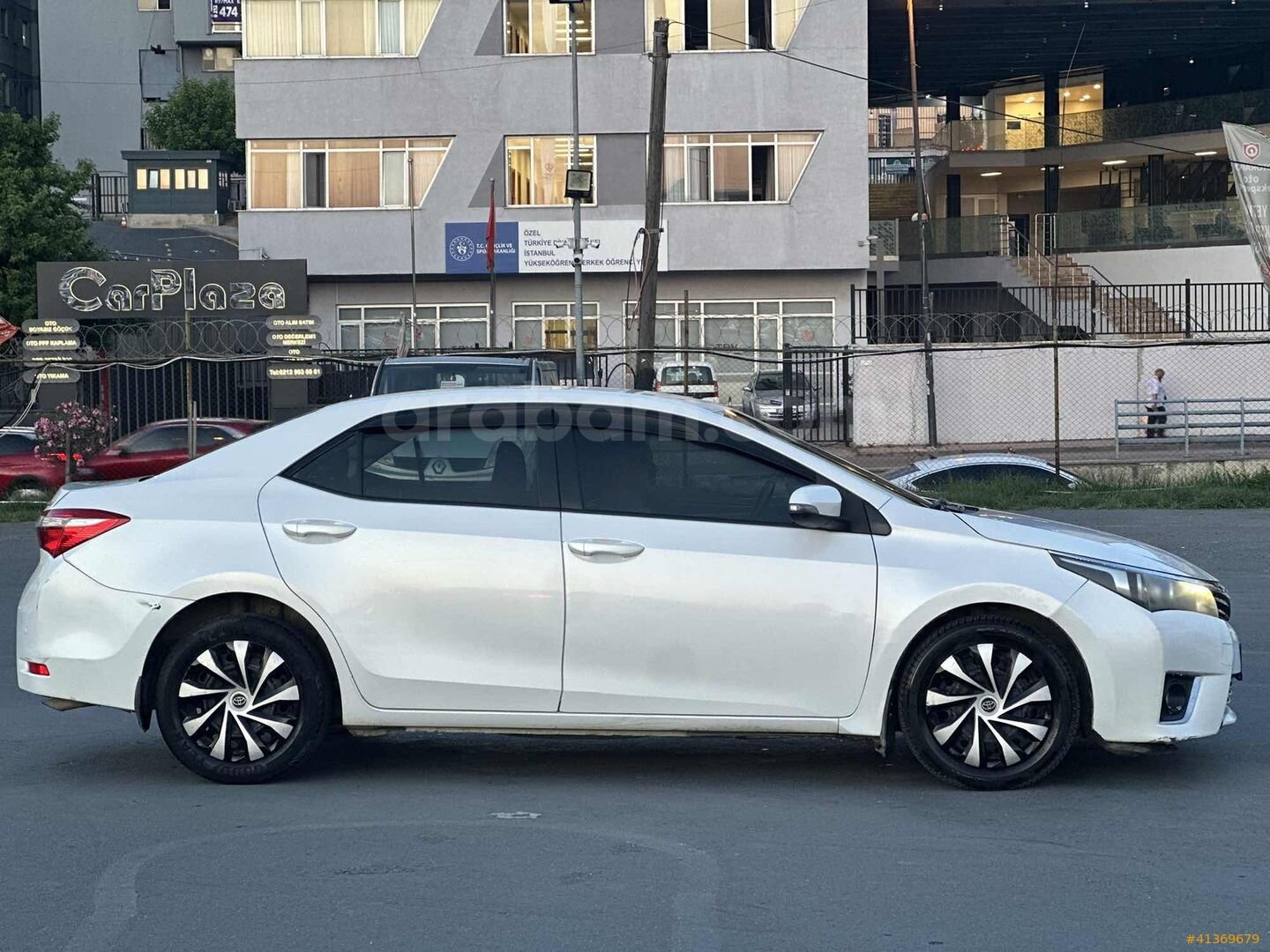 Galeriden Toyota Corolla 1.33 Life 2013 Model İstanbul 235.000 km Beyaz 6