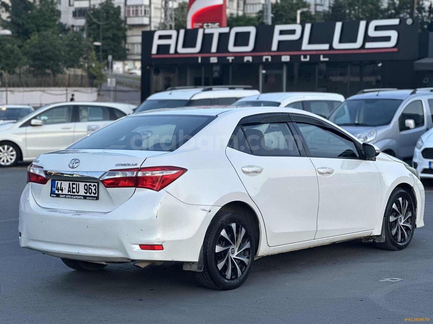 Galeriden Toyota Corolla 1.33 Life 2013 Model İstanbul 235.000 km Beyaz 3