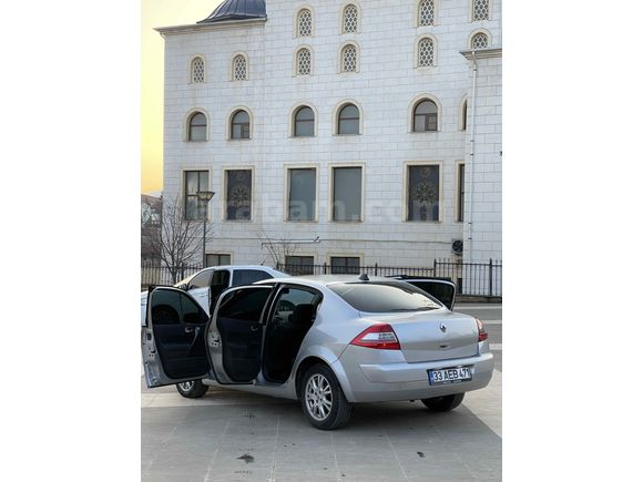 SAHİBİNDEN DEĞİŞENSİZ HASAR KAYITSIZ MEGANE 2)