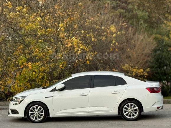 110 BİN KM MEGANE 4  OTOMATİK 1.5 DİZEL Touch 2020 MODEL HASAR KAYITSIZ  DEĞİŞENSİZ