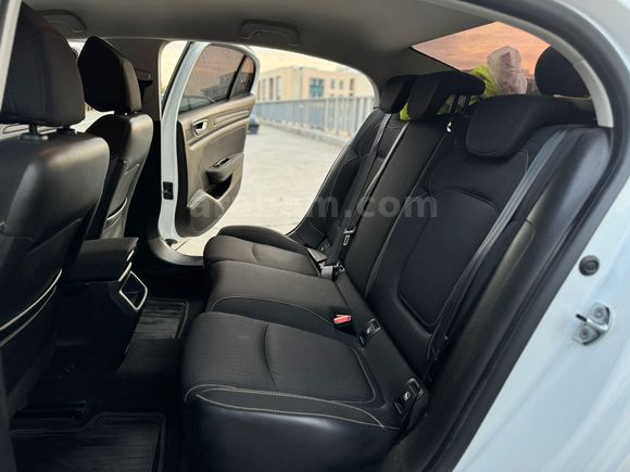 110 BİN KM MEGANE 4  OTOMATİK 1.5 DİZEL Touch 2020 MODEL HASAR KAYITSIZ  DEĞİŞENSİZ