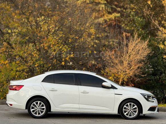 110 BİN KM MEGANE 4  OTOMATİK 1.5 DİZEL Touch 2020 MODEL HASAR KAYITSIZ  DEĞİŞENSİZ