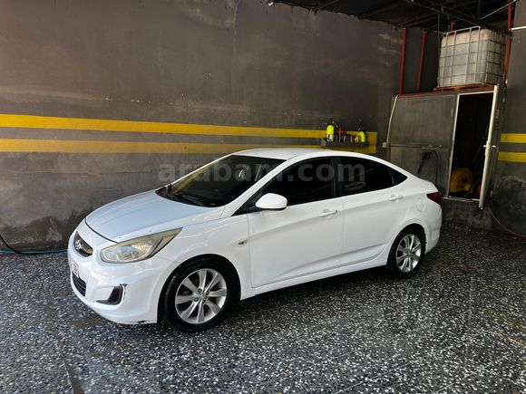Sahibinden Hyundai Accent Blue 1.6 CRDI Mode Plus 2017 Model  250.000 km Beyaz