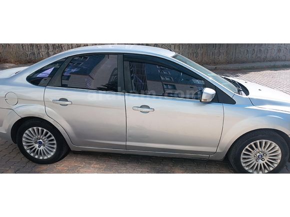 Sahibinden özel plakalı 2011 model Ford Focus 1.6 Titanium  paket