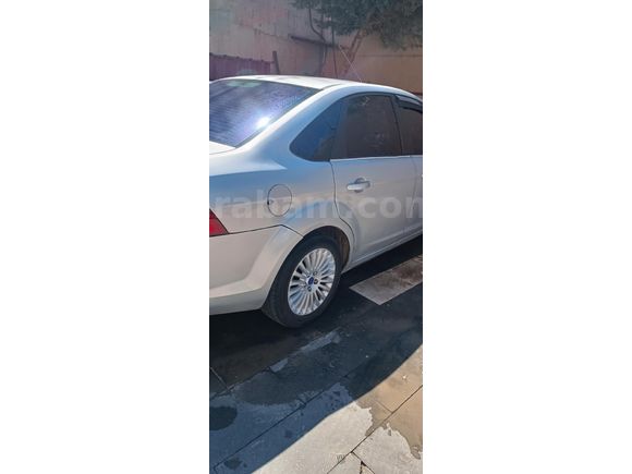 Sahibinden özel plakalı 2011 model Ford Focus 1.6 Titanium  paket