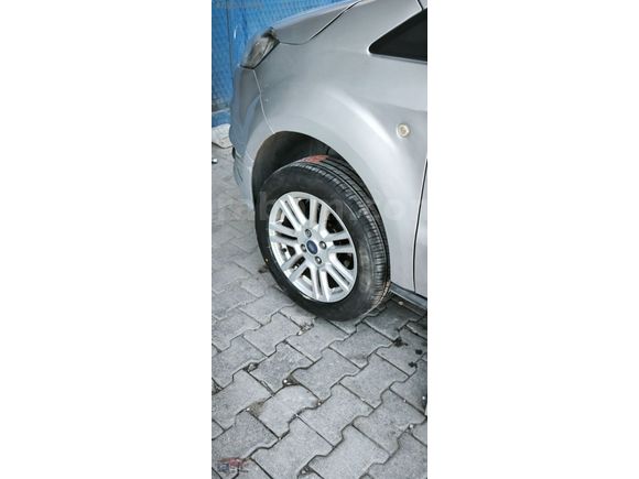 2017 Courier Titanium Plus 1.6 TDCİ Ağır HASARLI 99.750 Km