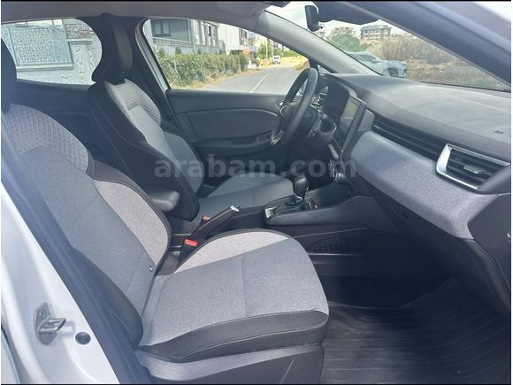 Renault Clio 1.0 TCe Evolution 2025 Model Ankara 20.000 km Beyaz