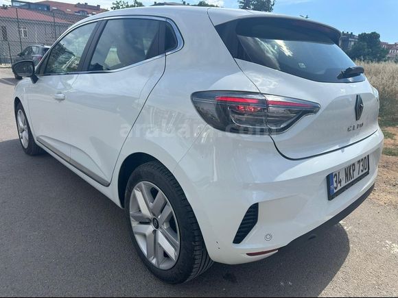 Renault Clio 1.0 TCe Evolution 2025 Model Ankara 20.000 km Beyaz